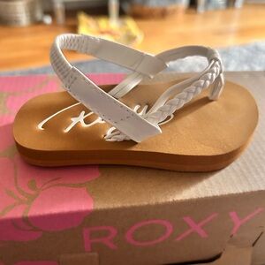 Roxy Cream and Brown Flip Flops